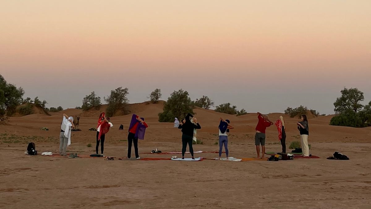 Yoga dans les dunes